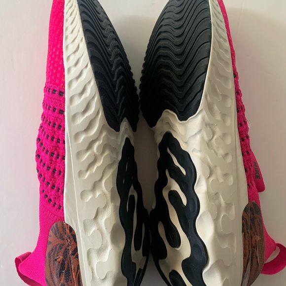 New! Nike Phantom Pink Cheetah Sneakers - Picture 5 of 7